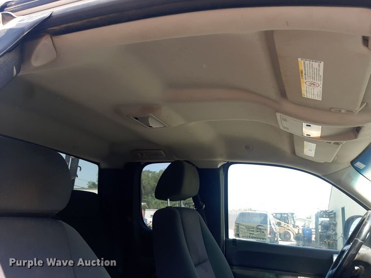 image for item DO3077 2009 GMC Sierra 3500HD  Ext. Cab utility bed pickup truck