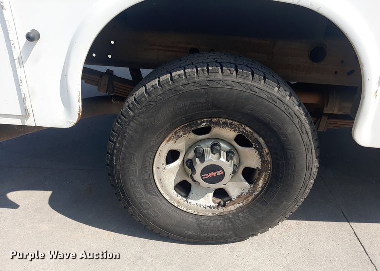 image for item DO3077 2009 GMC Sierra 3500HD  Ext. Cab utility bed pickup truck