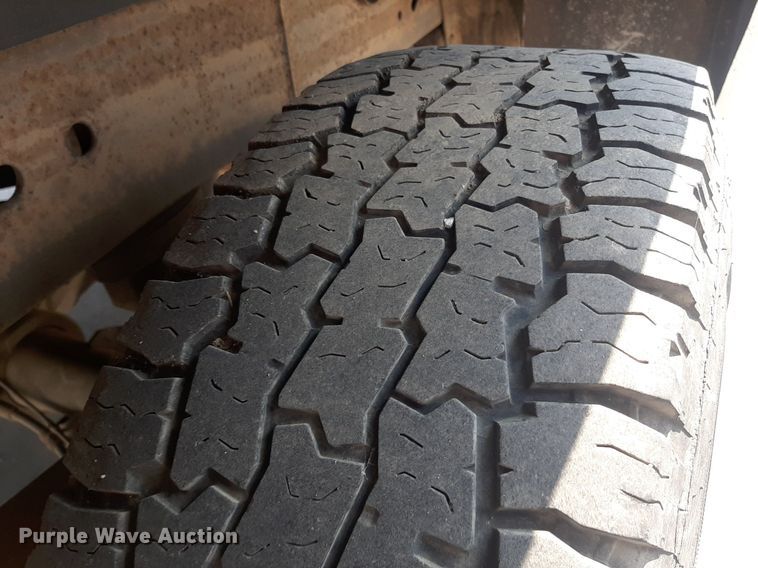 image for item DO3077 2009 GMC Sierra 3500HD  Ext. Cab utility bed pickup truck