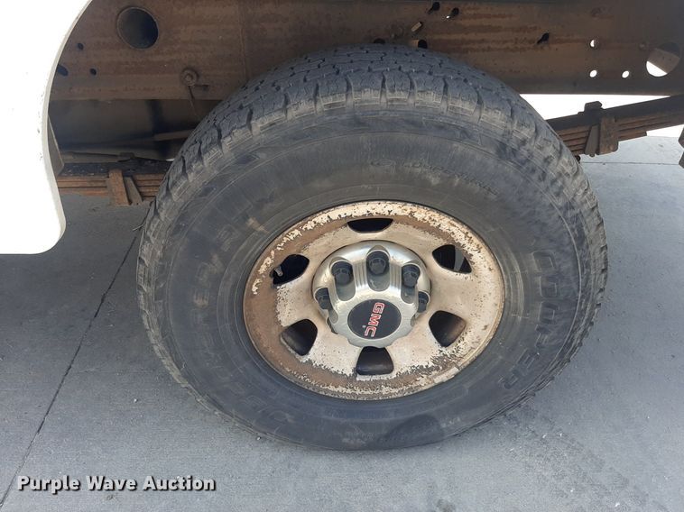 image for item DO3077 2009 GMC Sierra 3500HD  Ext. Cab utility bed pickup truck