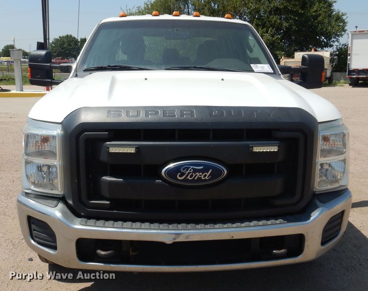 image for item DO3081 2016 Ford F350 Super Duty XL  Crew Cab flatbed pickup truck