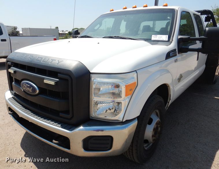 image for item DO3081 2016 Ford F350 Super Duty XL  Crew Cab flatbed pickup truck