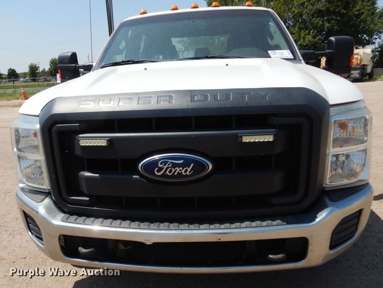 image for item DO3081 2016 Ford F350 Super Duty XL  Crew Cab flatbed pickup truck