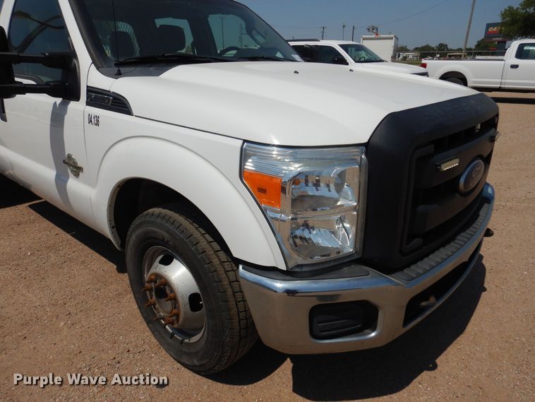 image for item DO3081 2016 Ford F350 Super Duty XL  Crew Cab flatbed pickup truck