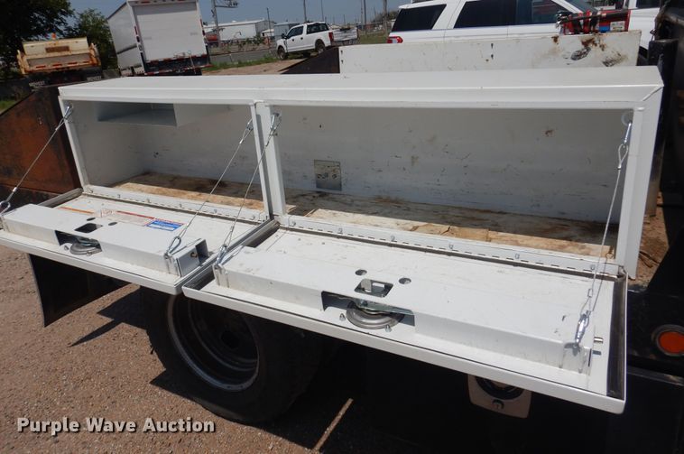 image for item DO3081 2016 Ford F350 Super Duty XL  Crew Cab flatbed pickup truck