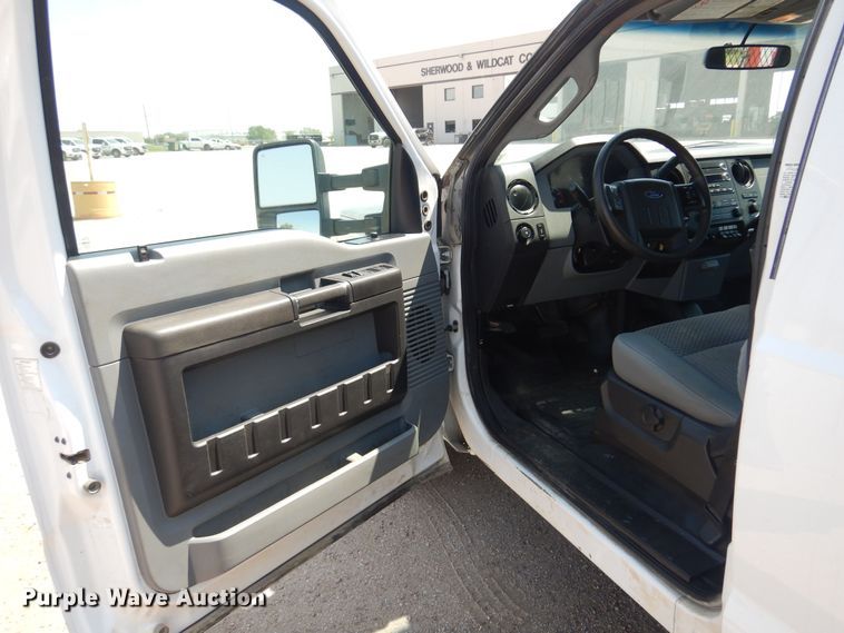 image for item DO3081 2016 Ford F350 Super Duty XL  Crew Cab flatbed pickup truck