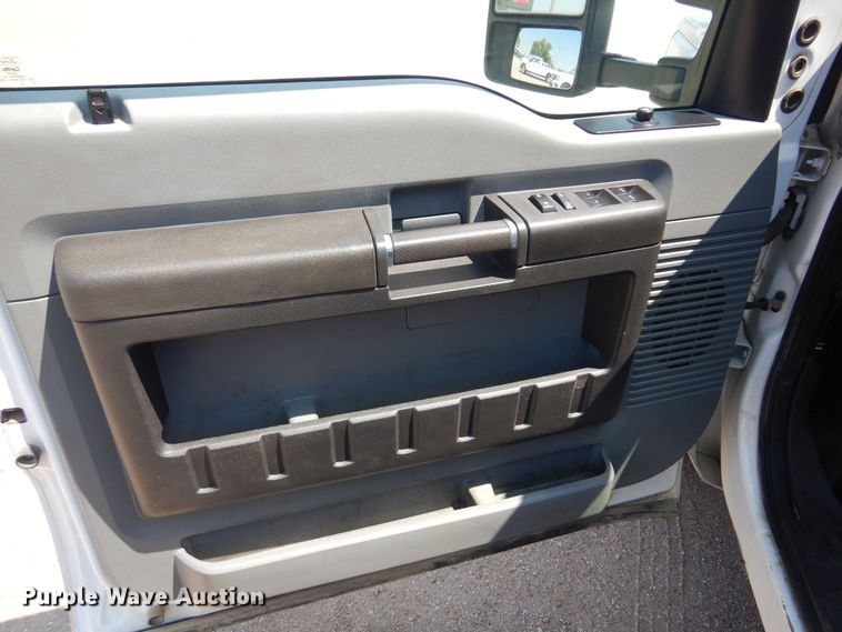 image for item DO3081 2016 Ford F350 Super Duty XL  Crew Cab flatbed pickup truck