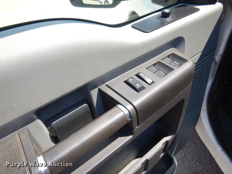 image for item DO3081 2016 Ford F350 Super Duty XL  Crew Cab flatbed pickup truck