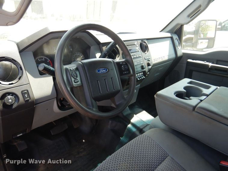 image for item DO3081 2016 Ford F350 Super Duty XL  Crew Cab flatbed pickup truck