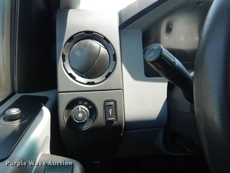 image for item DO3081 2016 Ford F350 Super Duty XL  Crew Cab flatbed pickup truck