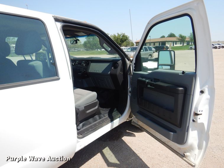 image for item DO3081 2016 Ford F350 Super Duty XL  Crew Cab flatbed pickup truck