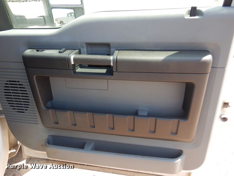 image for item DO3081 2016 Ford F350 Super Duty XL  Crew Cab flatbed pickup truck