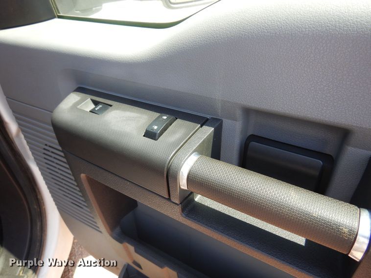 image for item DO3081 2016 Ford F350 Super Duty XL  Crew Cab flatbed pickup truck