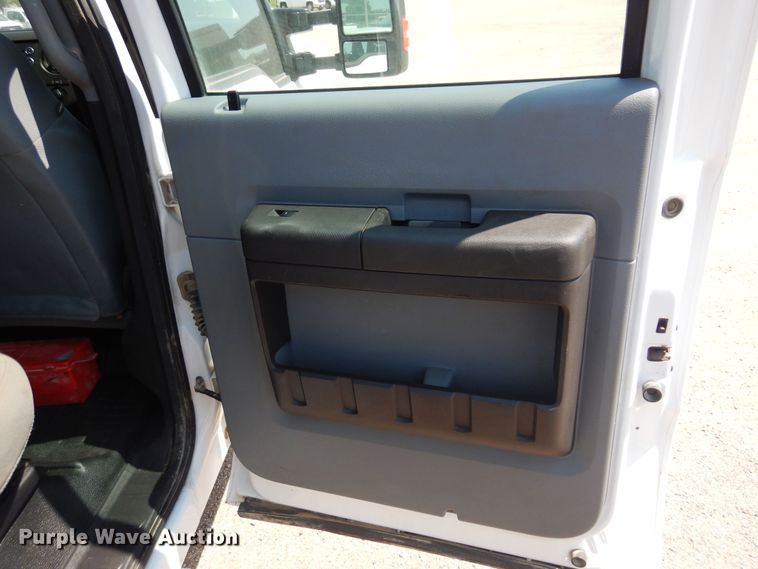 image for item DO3081 2016 Ford F350 Super Duty XL  Crew Cab flatbed pickup truck