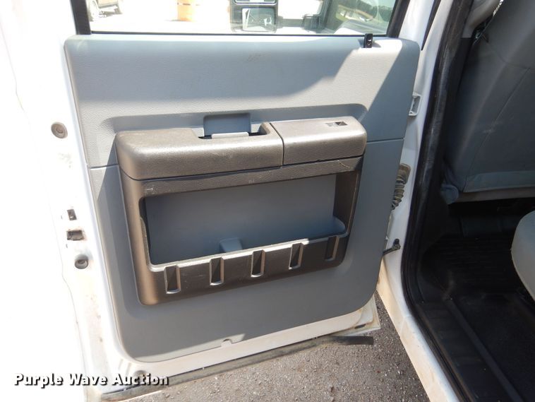 image for item DO3081 2016 Ford F350 Super Duty XL  Crew Cab flatbed pickup truck