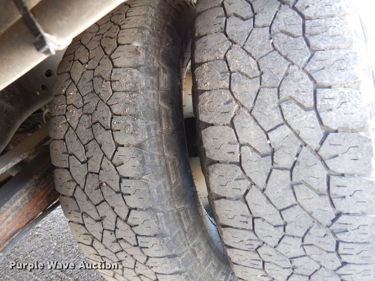 image for item DO3081 2016 Ford F350 Super Duty XL  Crew Cab flatbed pickup truck