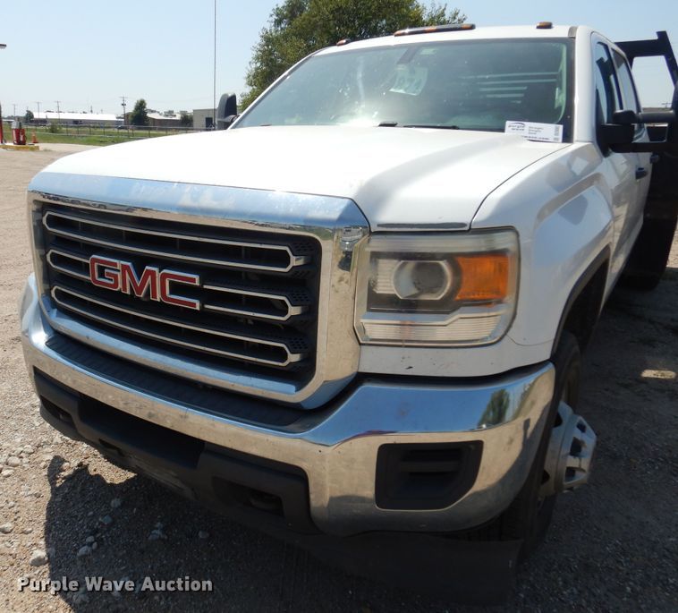 image for item DO3082 2015 GMC Sierra 3500HD  Crew Cab flatbed pickup truck