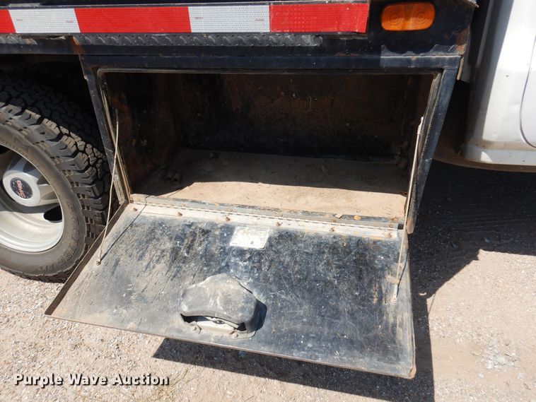 image for item DO3082 2015 GMC Sierra 3500HD  Crew Cab flatbed pickup truck