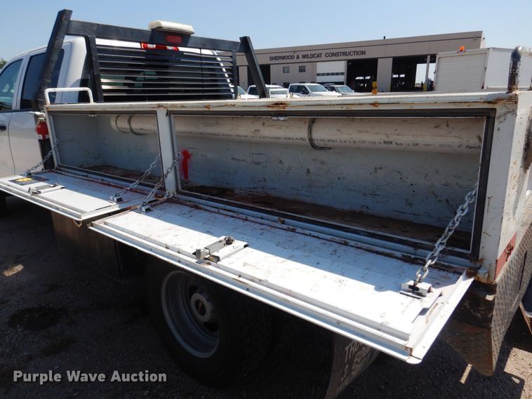 image for item DO3082 2015 GMC Sierra 3500HD  Crew Cab flatbed pickup truck