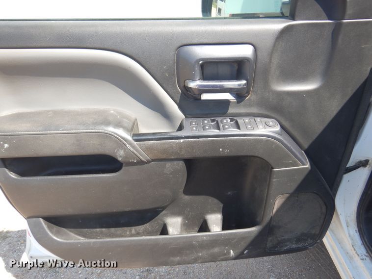 image for item DO3082 2015 GMC Sierra 3500HD  Crew Cab flatbed pickup truck