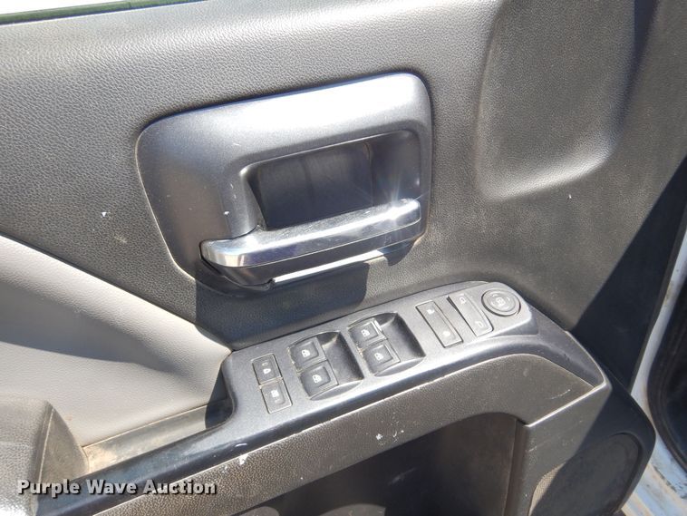 image for item DO3082 2015 GMC Sierra 3500HD  Crew Cab flatbed pickup truck