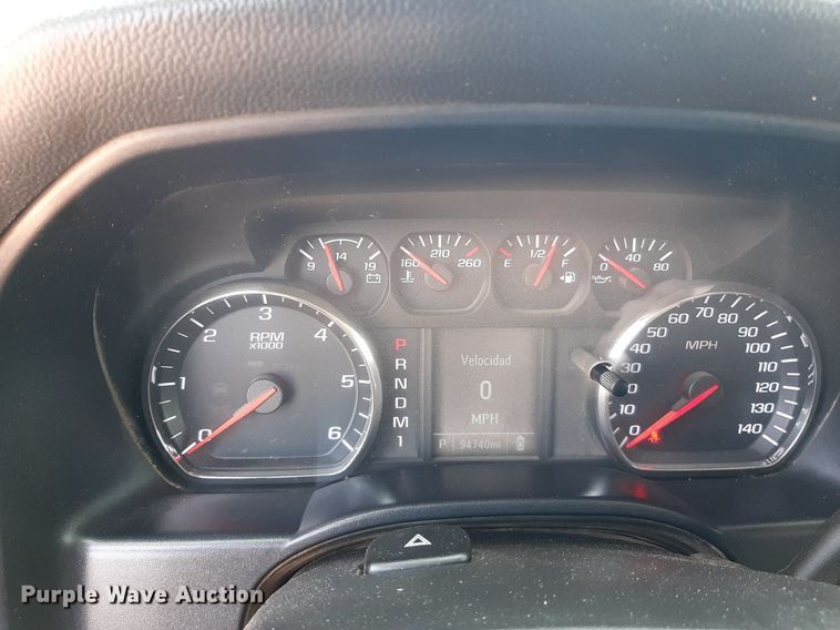 image for item DO3082 2015 GMC Sierra 3500HD  Crew Cab flatbed pickup truck