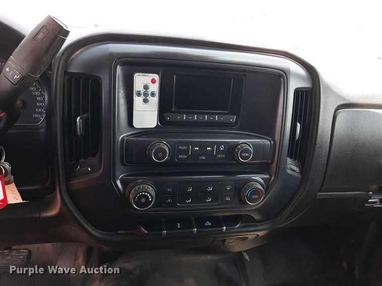 image for item DO3082 2015 GMC Sierra 3500HD  Crew Cab flatbed pickup truck