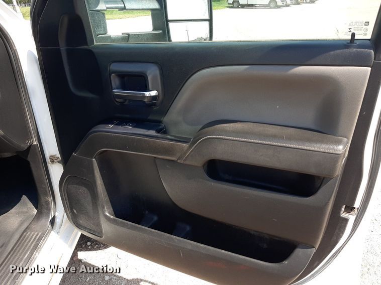 image for item DO3082 2015 GMC Sierra 3500HD  Crew Cab flatbed pickup truck