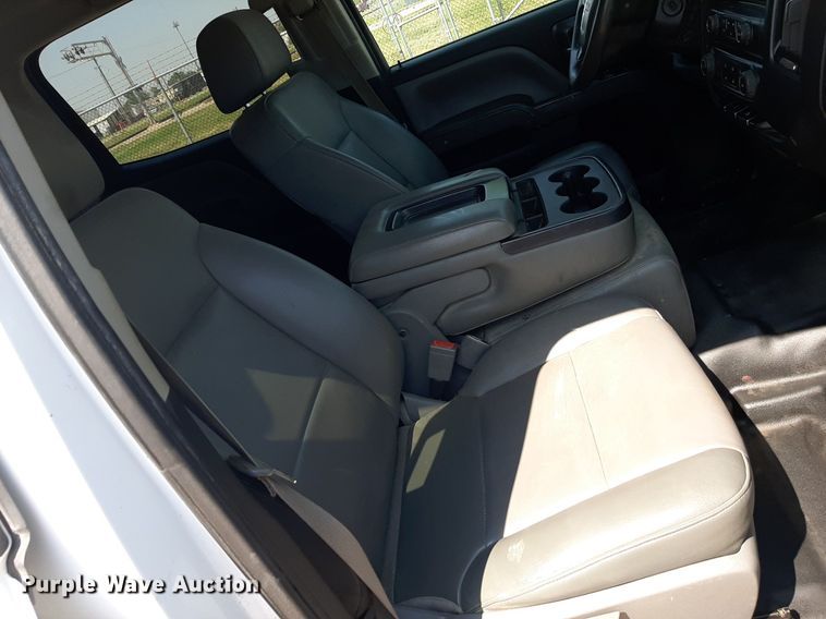 image for item DO3082 2015 GMC Sierra 3500HD  Crew Cab flatbed pickup truck