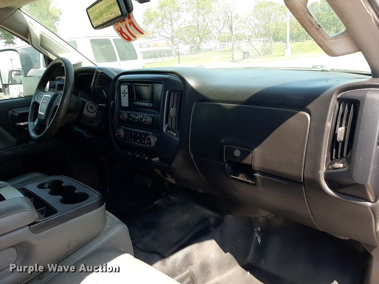 image for item DO3082 2015 GMC Sierra 3500HD  Crew Cab flatbed pickup truck