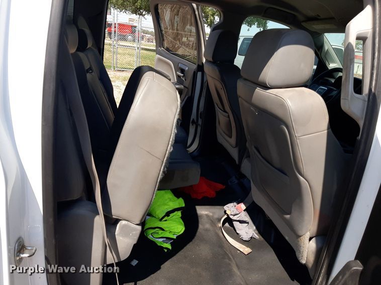 image for item DO3082 2015 GMC Sierra 3500HD  Crew Cab flatbed pickup truck