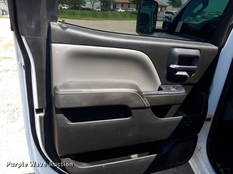 image for item DO3082 2015 GMC Sierra 3500HD  Crew Cab flatbed pickup truck