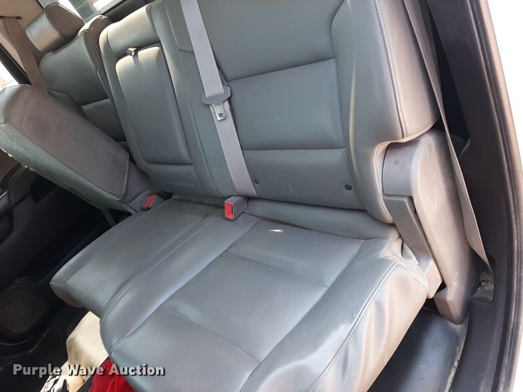 image for item DO3082 2015 GMC Sierra 3500HD  Crew Cab flatbed pickup truck