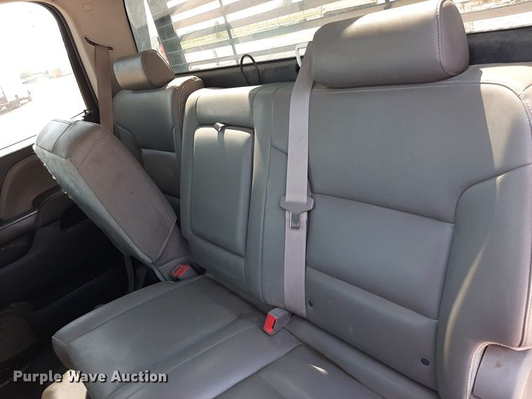 image for item DO3082 2015 GMC Sierra 3500HD  Crew Cab flatbed pickup truck