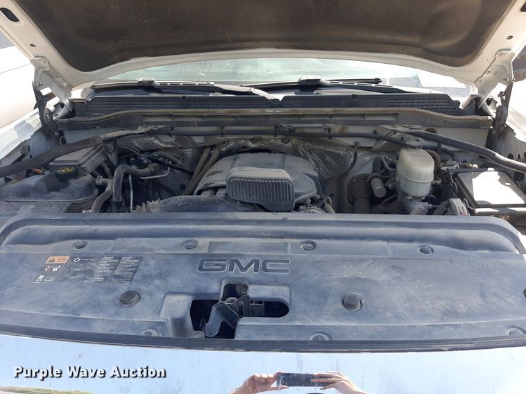 image for item DO3082 2015 GMC Sierra 3500HD  Crew Cab flatbed pickup truck