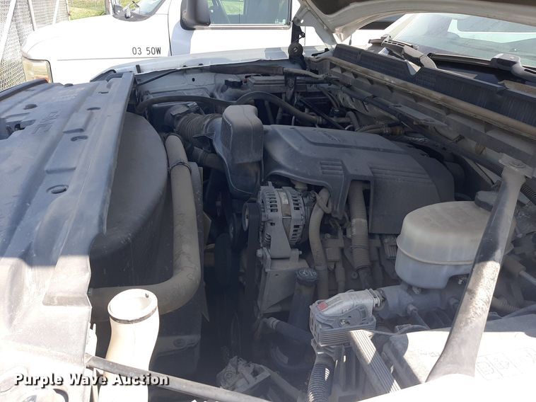 image for item DO3082 2015 GMC Sierra 3500HD  Crew Cab flatbed pickup truck