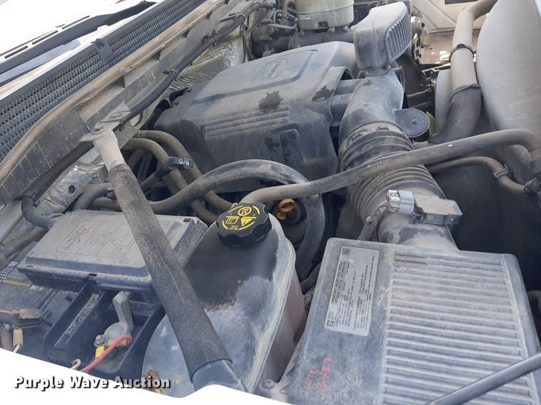 image for item DO3082 2015 GMC Sierra 3500HD  Crew Cab flatbed pickup truck