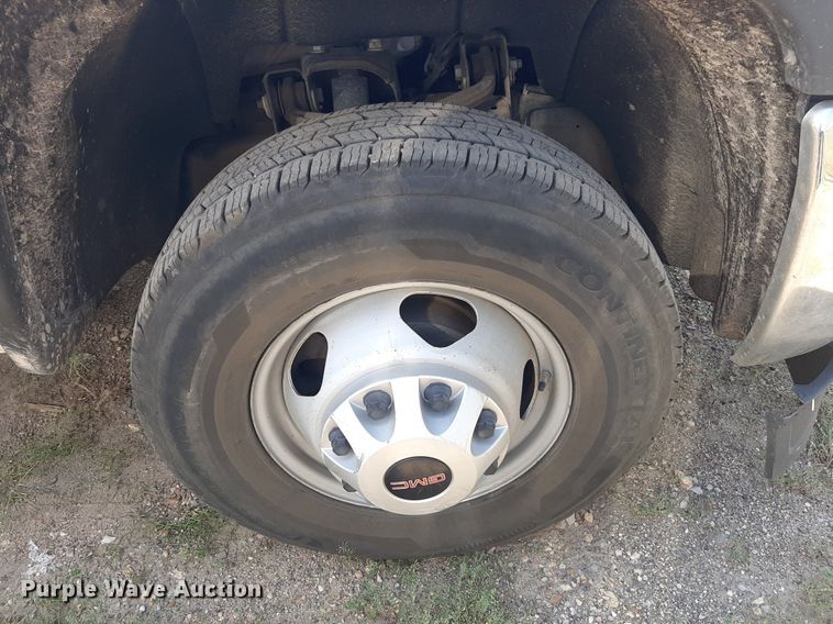 image for item DO3082 2015 GMC Sierra 3500HD  Crew Cab flatbed pickup truck