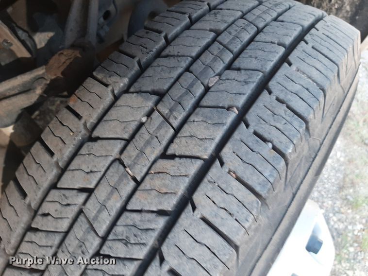 image for item DO3082 2015 GMC Sierra 3500HD  Crew Cab flatbed pickup truck