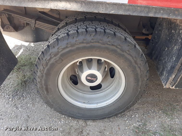 image for item DO3082 2015 GMC Sierra 3500HD  Crew Cab flatbed pickup truck