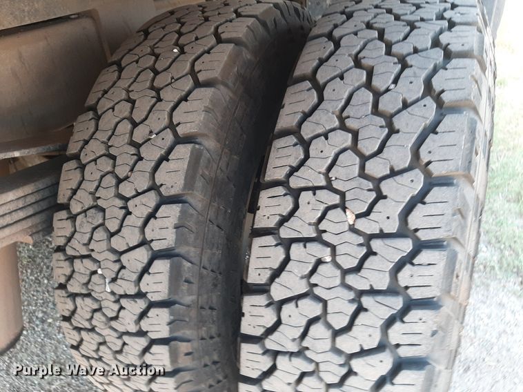 image for item DO3082 2015 GMC Sierra 3500HD  Crew Cab flatbed pickup truck