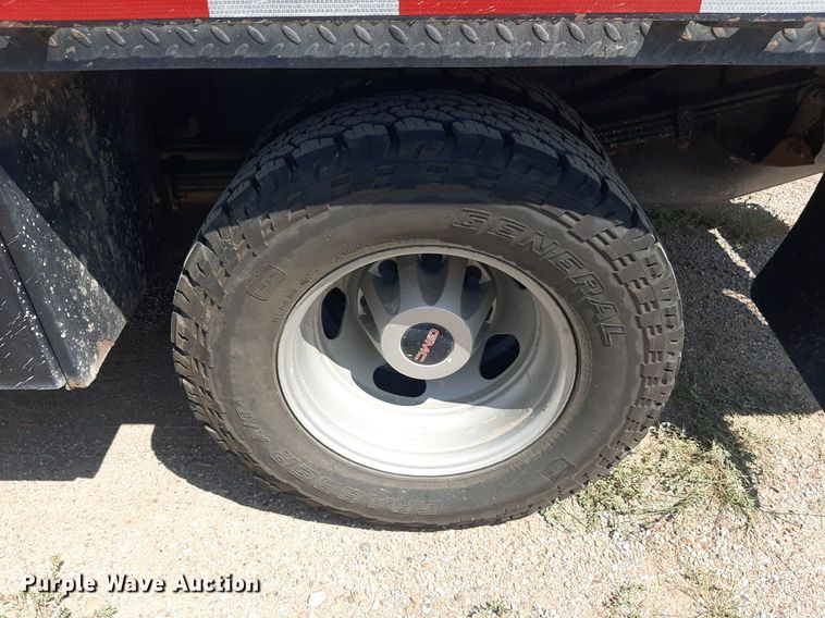 image for item DO3082 2015 GMC Sierra 3500HD  Crew Cab flatbed pickup truck