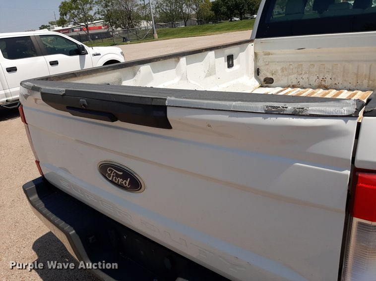 image for item DO3083 2017 Ford F250 Super Duty XL Crew Cab pickup truck