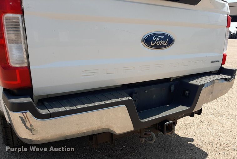 image for item DO3083 2017 Ford F250 Super Duty XL Crew Cab pickup truck