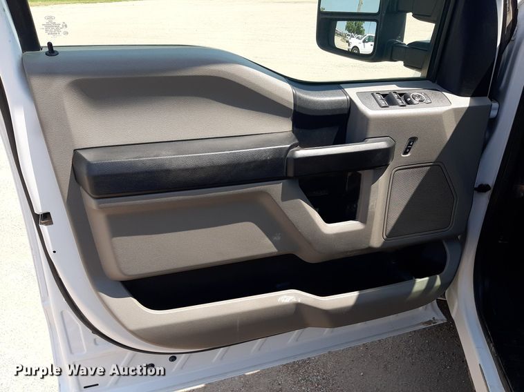 image for item DO3083 2017 Ford F250 Super Duty XL Crew Cab pickup truck