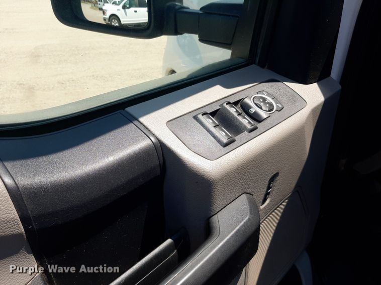 image for item DO3083 2017 Ford F250 Super Duty XL Crew Cab pickup truck