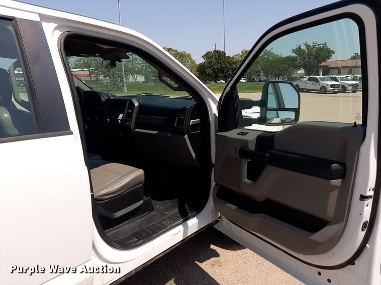 image for item DO3083 2017 Ford F250 Super Duty XL Crew Cab pickup truck