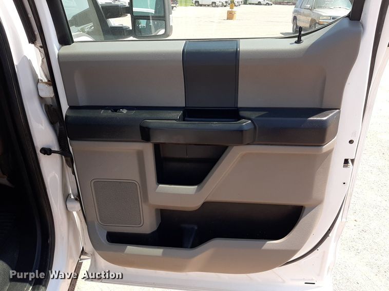 image for item DO3083 2017 Ford F250 Super Duty XL Crew Cab pickup truck