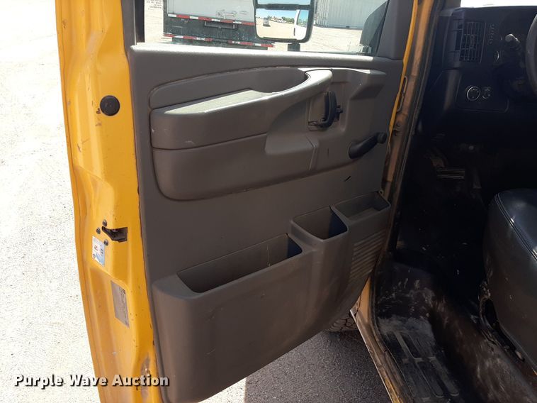 image for item DO3084 2012 GMC G3500  box truck