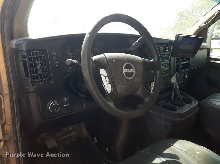 image for item DO3084 2012 GMC G3500  box truck